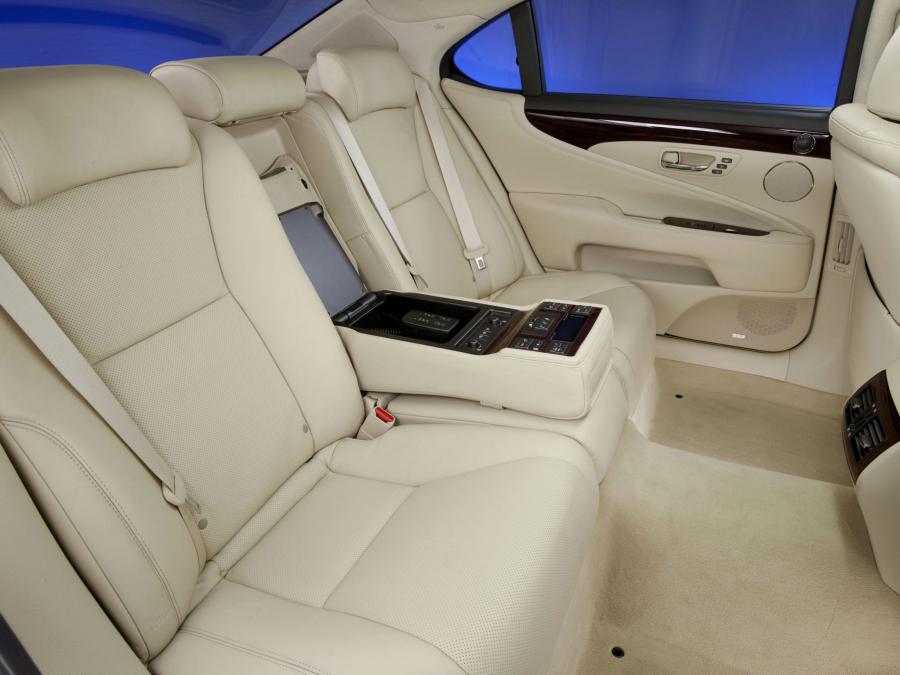  Lexus LS460L 2009 года  (фото 12 из 12)